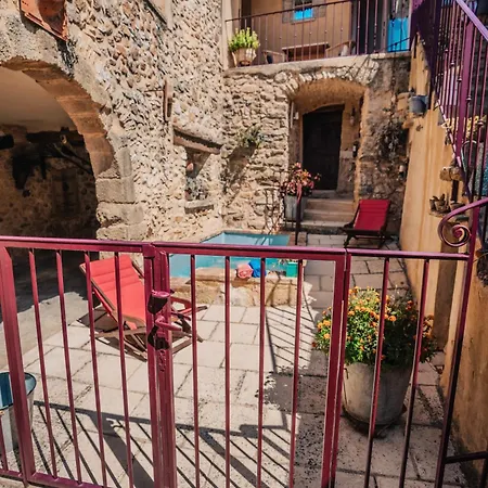 Casa de Férias Maison En Pierre Avec Bassin