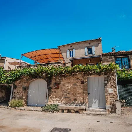 Maison En Pierre Avec Bassin *