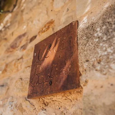 Maison En Pierre Avec Bassin