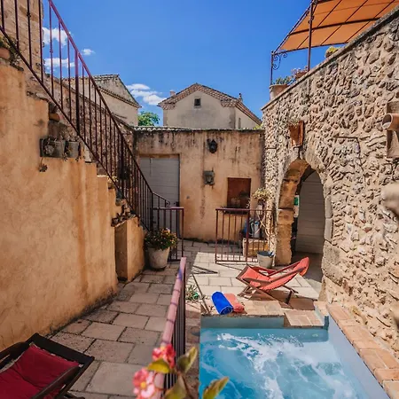 Casa de Férias Maison En Pierre Avec Bassin *