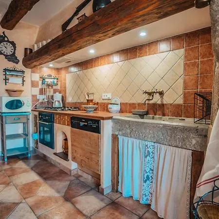 Maison En Pierre Avec Bassin Casa de Férias