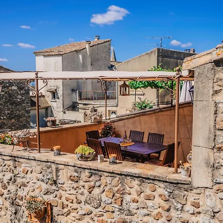 Maison En Pierre Avec Bassin *