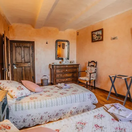 Maison En Pierre Avec Bassin Casa de Férias *