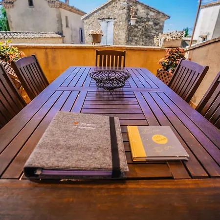 Casa de Férias Maison En Pierre Avec Bassin La Bastide-dʼEngras