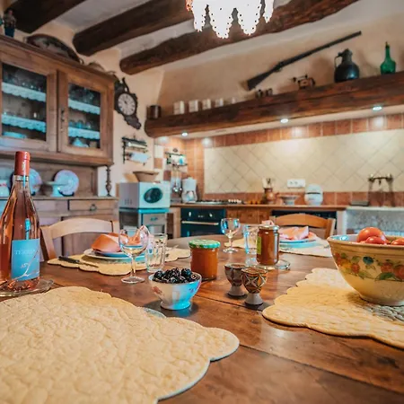 Casa de Férias Maison En Pierre Avec Bassin